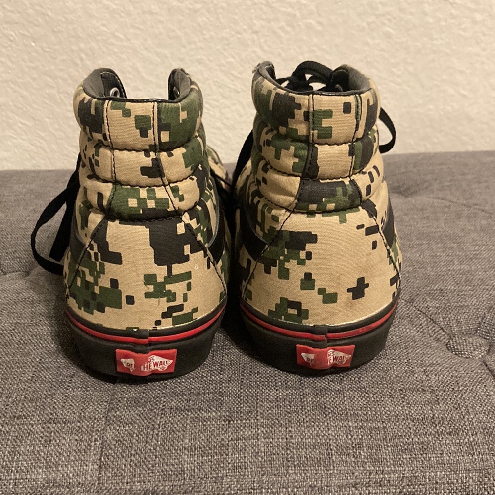Vans High-Top Sneakers in Green Camo with Black Stripe - Picture 3 of 5
